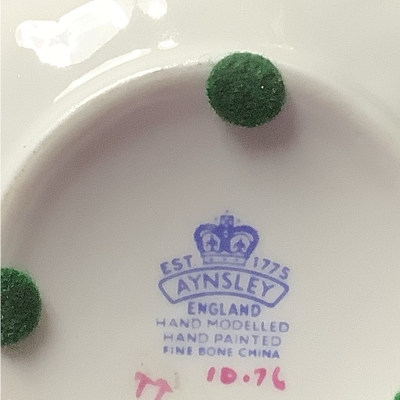 Aynsley England Hand Modeled and Painted Fine Bone China Flower Bouquet - Picture 15 of 15